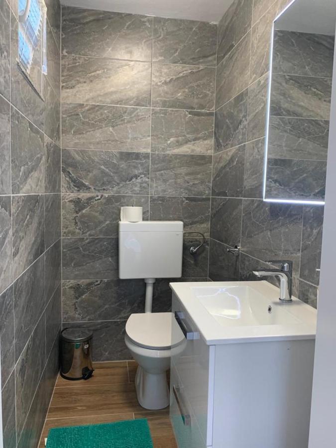 Apartmani Albatros Perusic Екстер'єр фото