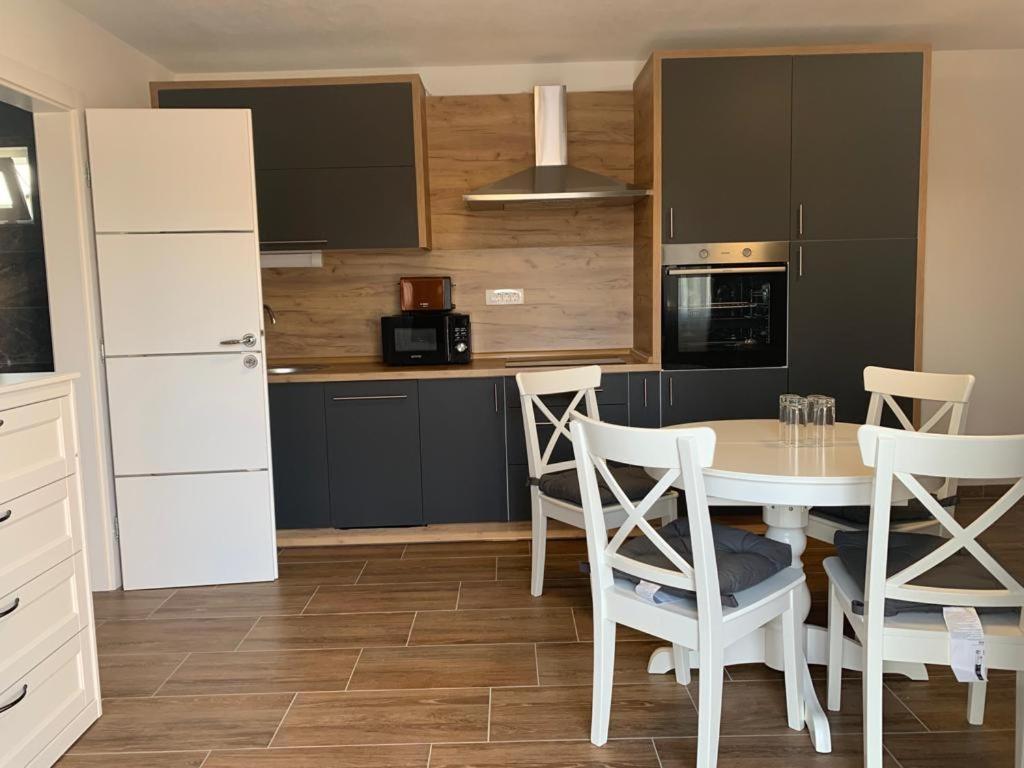 Apartmani Albatros Perusic Екстер'єр фото