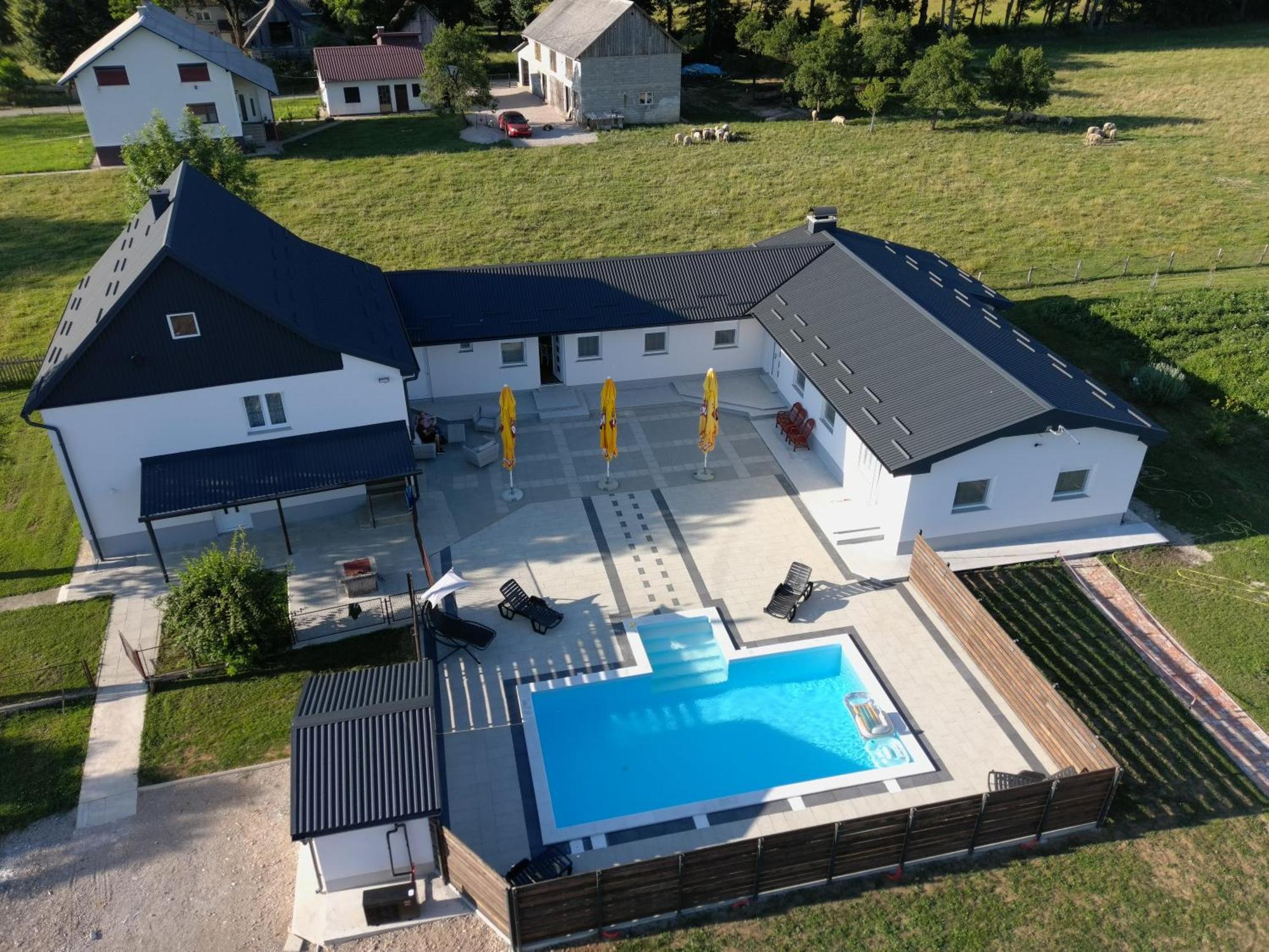 Apartmani Albatros Perusic Екстер'єр фото