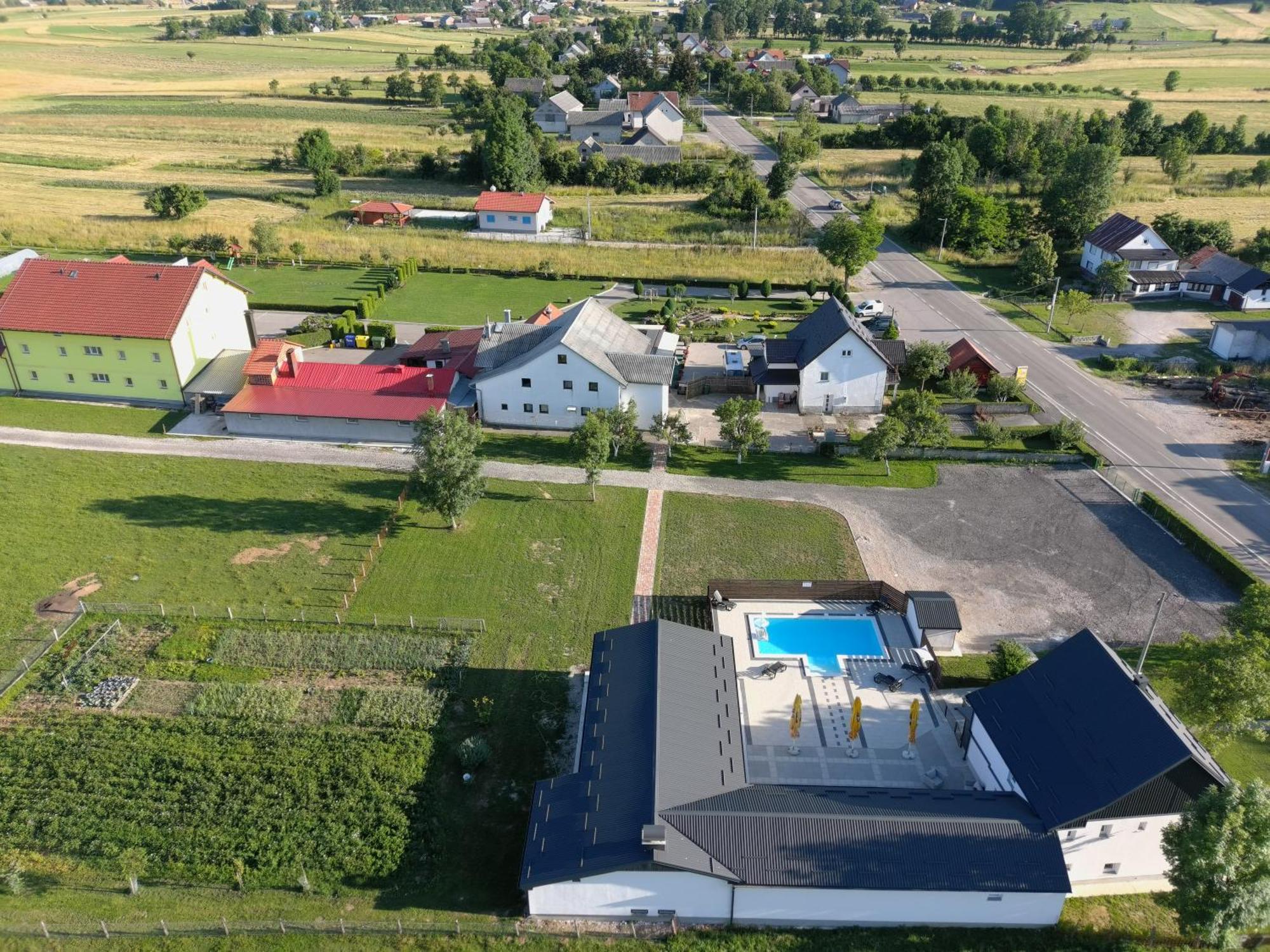 Apartmani Albatros Perusic Екстер'єр фото